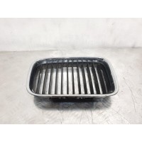 Решітка радіатора правая  bmw e36