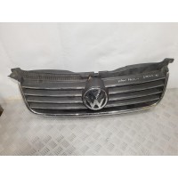 Эмблема решетки радиатора  volkswagen passat b 5
