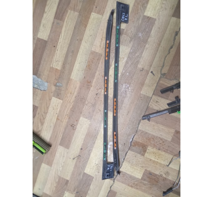 молдинг лобового стекла правый  HONDA CR-V 2006-2011 73152SWA003