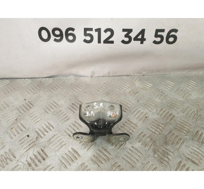 Петля дверей задньої лівої верхня Hyundai Santa Fe (2006-2012) 793302B000