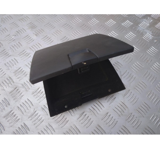 Бардачек верхний (по центру) Hyundai Santafe 2006-2012 Diesel 847452B000