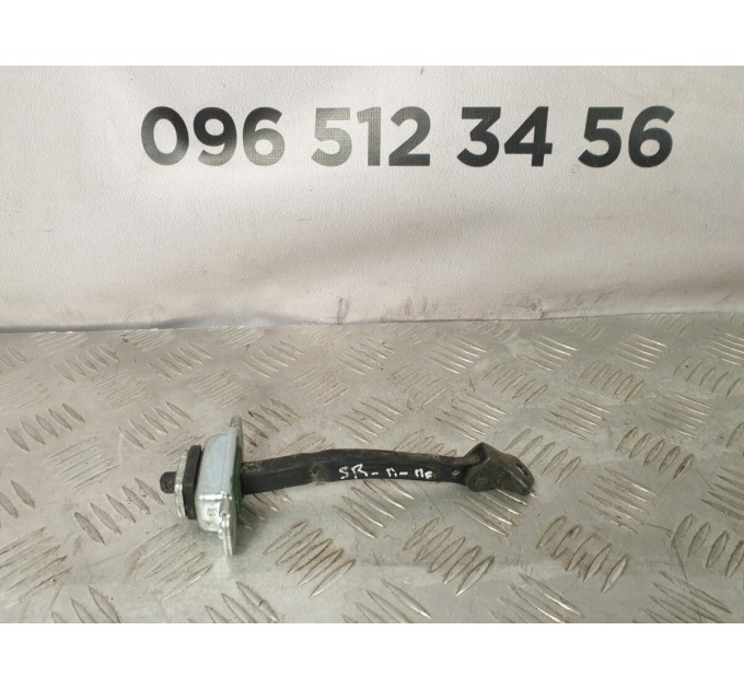 обмежувач двері передньої правої Hyundai Santa Fe (2006-2012) 793902B000