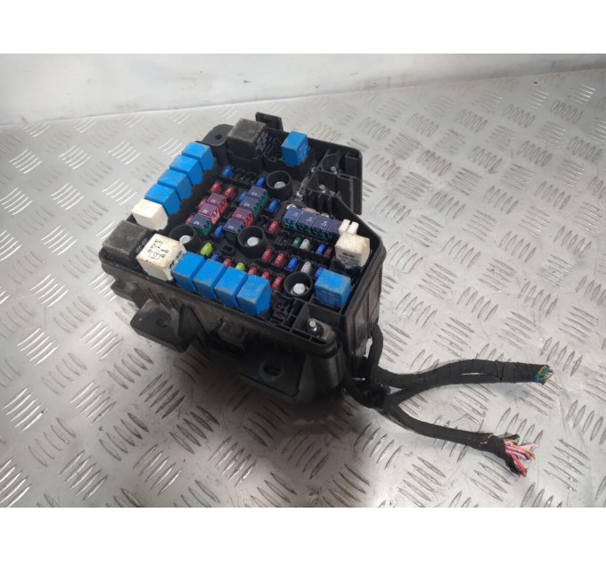 Блок предохранителей под капотом большой Hyundai Santafe 2006-2012 Diesel 919502B550