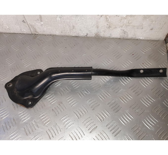 розпорка права ford focus 2 2005 4M5111008BD