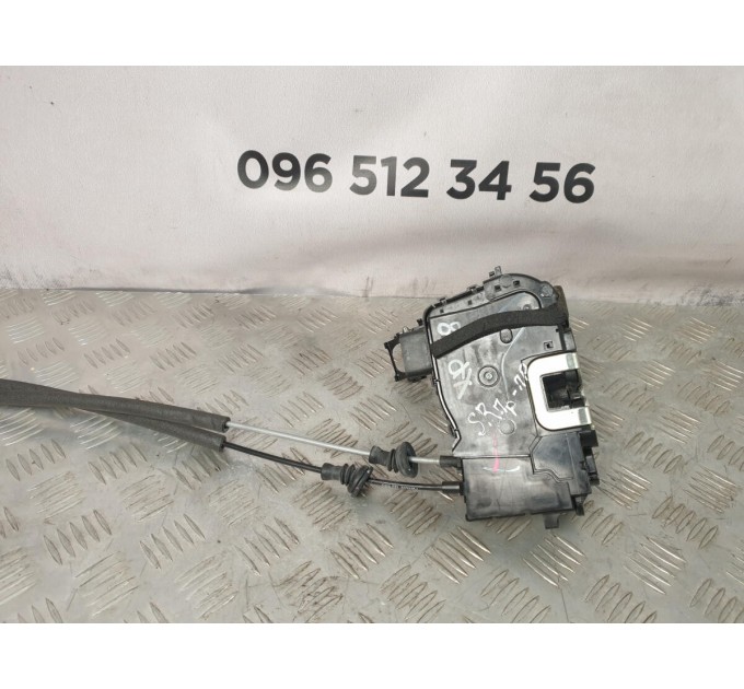 Замок двері передньої правої Hyundai Santa Fe (2006-2012) 813202B030