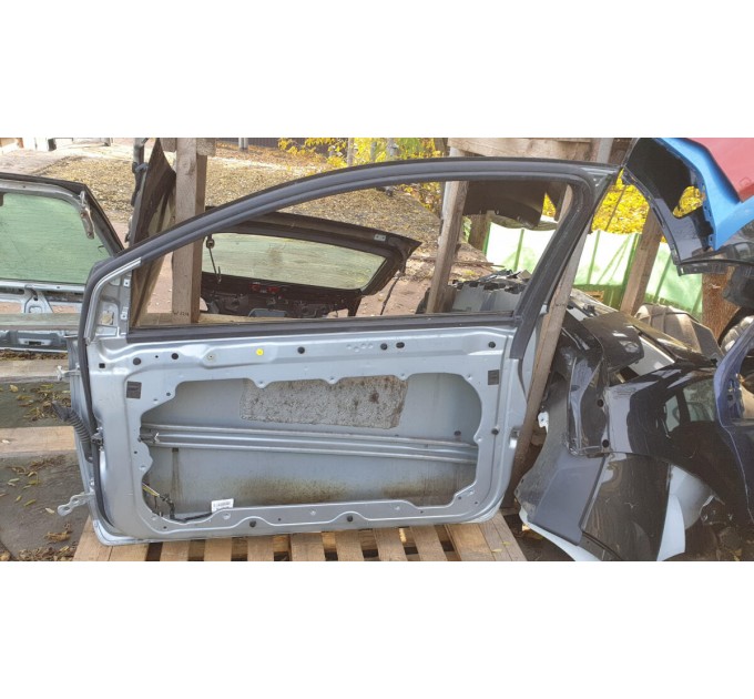 Дверь передняя правая 1505764 Ford Focus 3D хетчбек 2003-2007