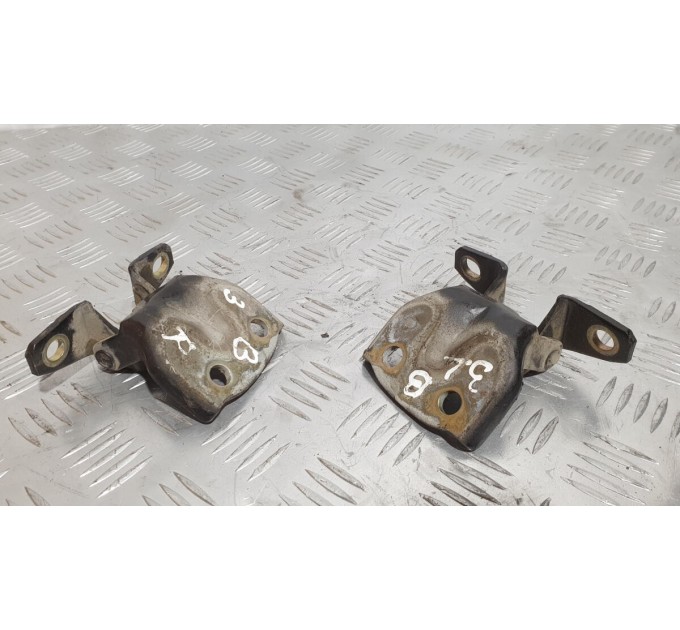 Петля двері ззаду верхня 7933026000 HYUNDAI SANTA FE I 2.0 CRDi 2001-2006