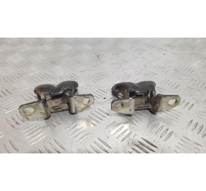 Петля двері ззаду верхня 7933026000 HYUNDAI SANTA FE I 2.0 CRDi 2001-2006