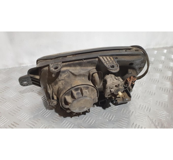 Фара передня права 9210226220 HYUNDAI SANTA FE I 2.0 CRDi 2001-2006