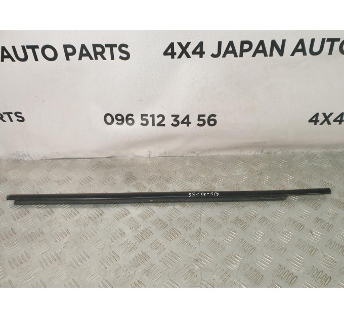 молдинг скла двері передній лівий Hyundai Santa Fe (2006-2012) 822102B000