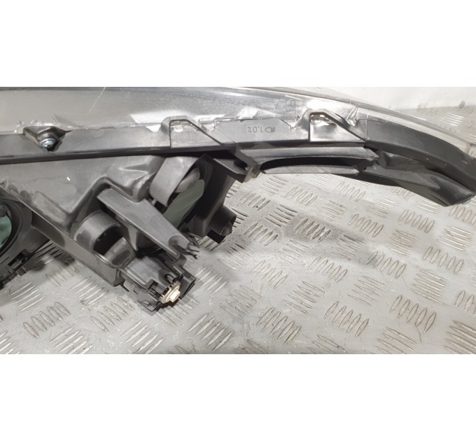Фара передняя правая (Дефект крепления) Mazda 3 2013-2018 usa BABF510K0D