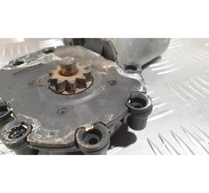 Моторчик стеклоподъемника передний правый  7701470852 Renault Laguna 1