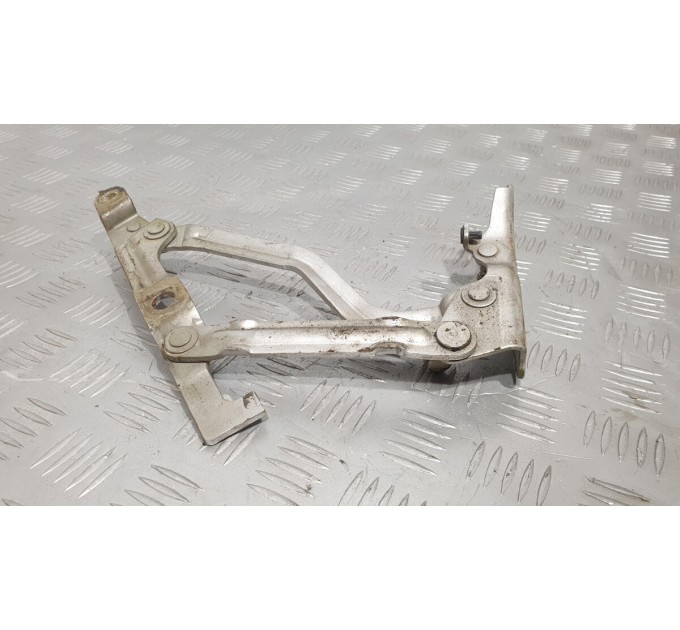 Петля кришки багажника права GK2A52710E Mazda 6 GG 2002-2006