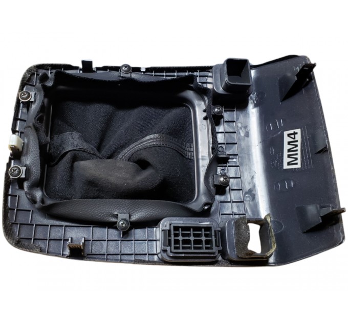 Накладка центральная под рычаг кпп Hyundai Sonata NF 2004-2009 846513K010CH