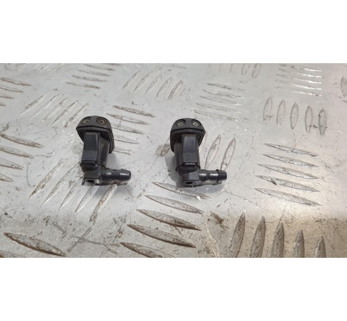 Форсунка омивача лобового скла 8538142060 TOYOTA Rav 4 2.0d d4d (2000-2006)