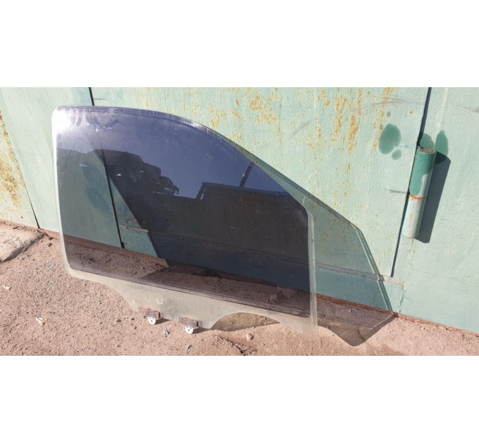 Стекло переднее правое 80300EB700  Nissan Navara D40 2007