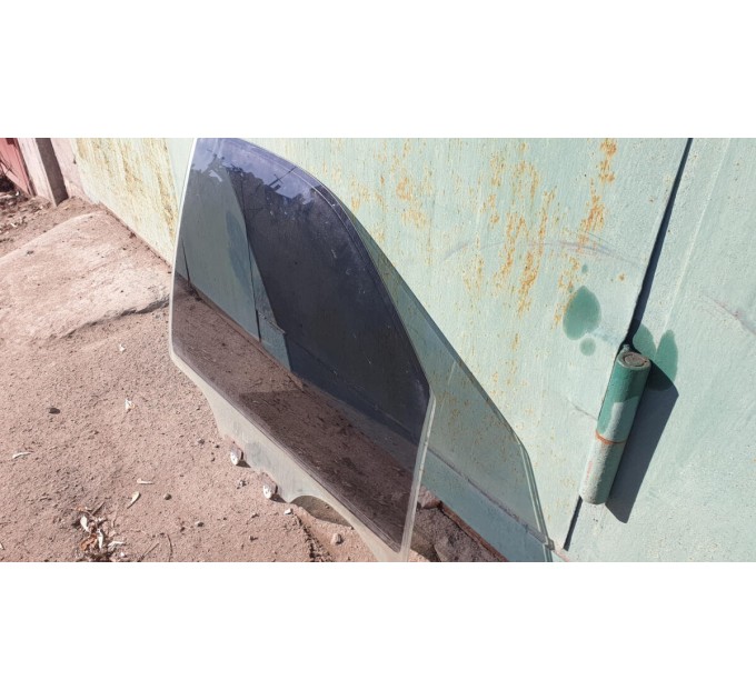 Стекло переднее правое 80300EB700  Nissan Navara D40 2007