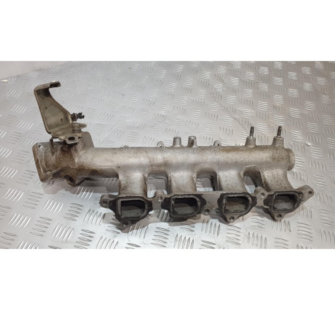 Колектор впускний 14001EB70B Nissan Navara D40 2005-2012