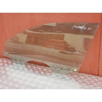 Стекло двери передней левой Volkswagen  Passat B7 2010-2015 561845201