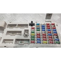 Блок предохранителей HYUNDAI SANTA FE CM 2006-2009 91950 2B400 Блок предохранителей HYUNDAI SANTA FE CM 2006-2009 91950 2B400