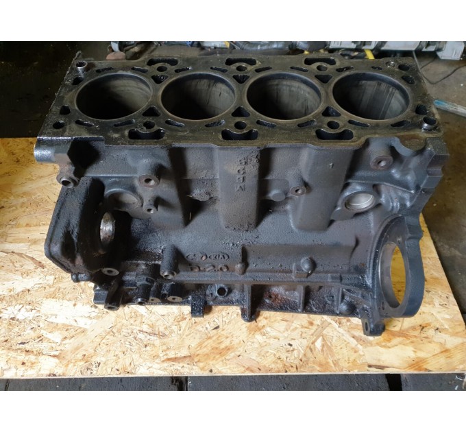 блок двигуна Hyundai TUCSON (04-10) 21100-27400 Hyundai TUCSON (2004-2010) 2110027400