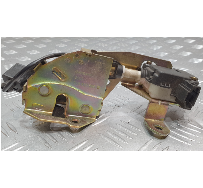 Замок стекла крышки багажника VW Touareg / Porsche Cayenne 2002-2006 7L0827506d