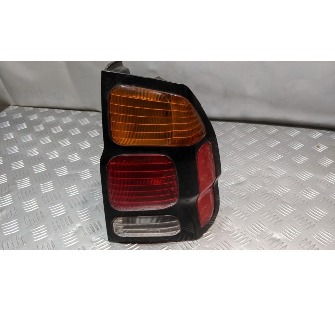 Ліхтар правий Mitsubishi Pajero Sport 1 1999-2008 8330A060