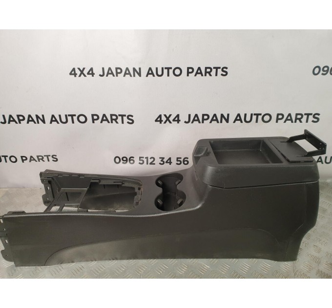 підсклянник у консолі Hyundai Santa Fe (2006-2012) 846802B000HZ