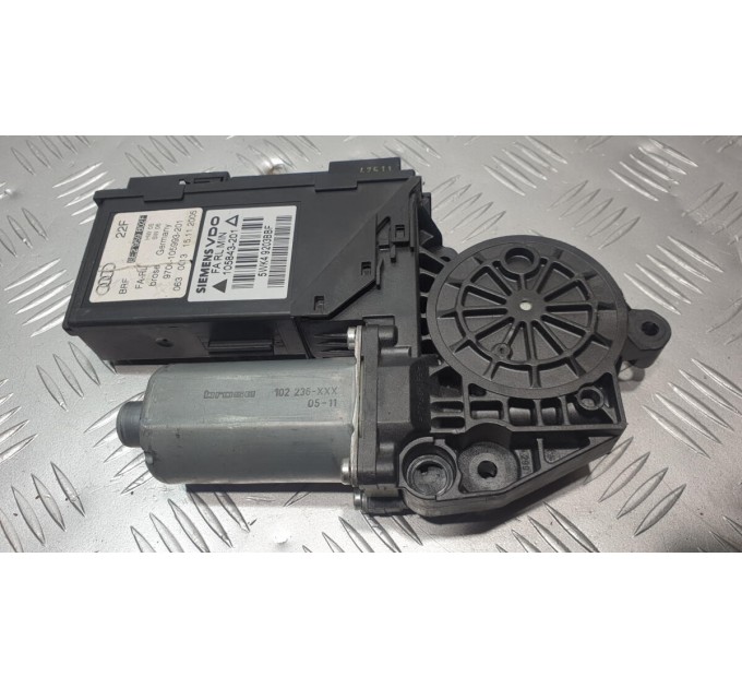 Мотор стеклоподъемника двери передней правой AUDI A4 B6 2001-2004 8E2959802