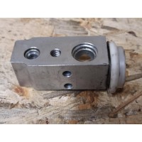 Клапан TRV кондиционера Hyundai TUCSON JM 2.0 2004 - 2010 976262E100 Клапан TRV кондиционера Hyundai TUCSON JM 2.0 2004 - 2010 976262E100