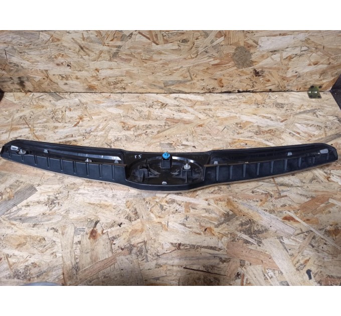 Решетка радиатора grill Subaru Forester 14-16 SJ дорест верх 91121SG020