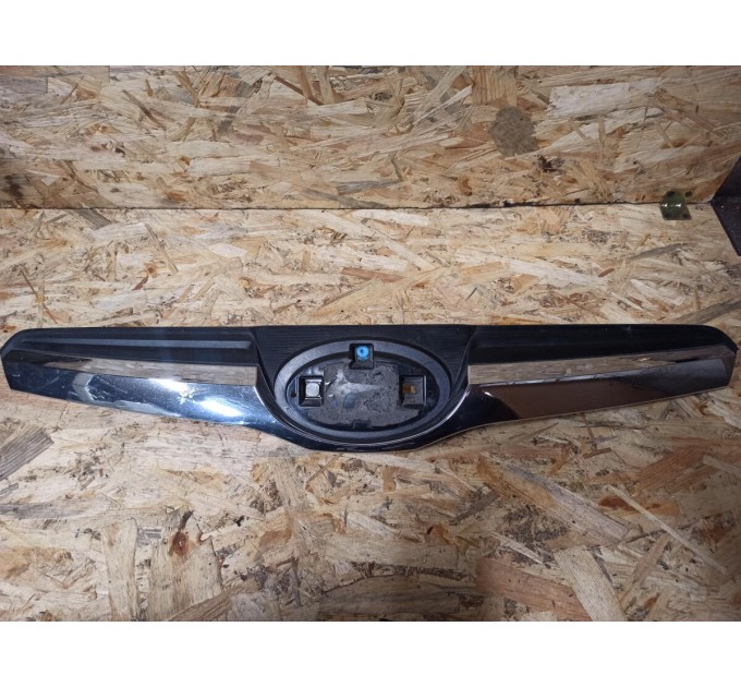 Решетка радиатора grill Subaru Forester 14-16 SJ дорест верх 91121SG020