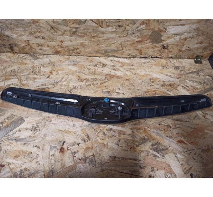 Решетка радиатора grill Subaru Forester 14-16 SJ дорест верх 91121SG020