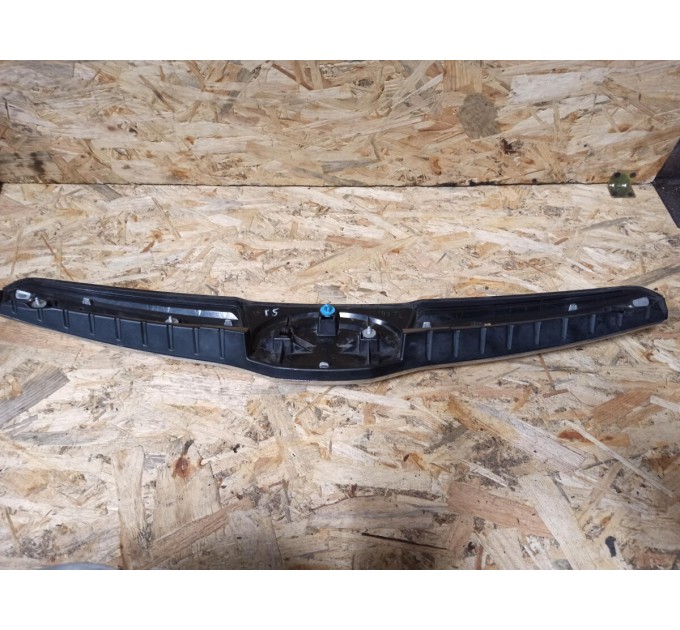 Решетка радиатора grill Subaru Forester 14-16 SJ дорест верх 91121SG020