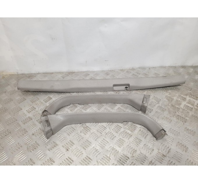 обшивка кришки багажника верхня ліва Hyundai TUCSON (2004-2010) 817302E000QS