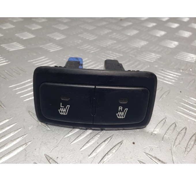 Блок кнопок обігріву сидінь Hyundai Tucson 2004-2010 621W05010