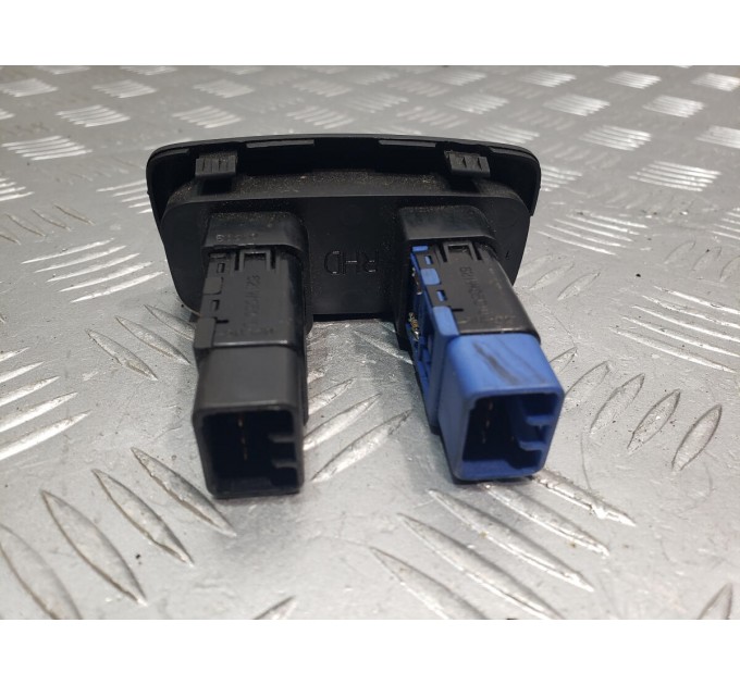 Блок кнопок обігріву сидінь Hyundai Tucson 2004-2010 621W05010