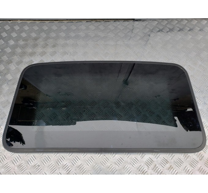 Стекло люка Mitsubishi Outlander 2003-2008 MR573723