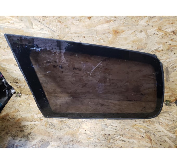Стекло кузова (багажного отсека) левое Hyundai Trajet 2000-2010 878103A010