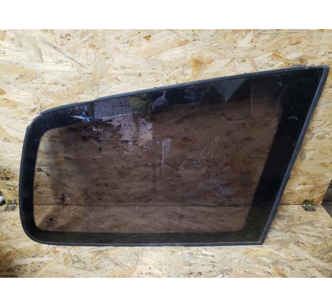 Стекло кузова (багажного отсека) правое Hyundai Trajet 2000-2010 878203A010
