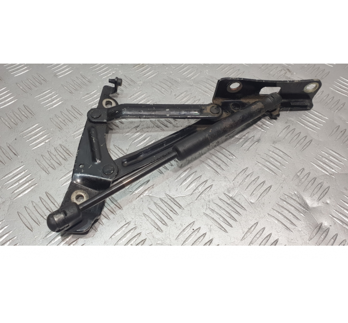 Петля кришки багажника права Mazda 6 GH 2007-2012 GS1D52710B