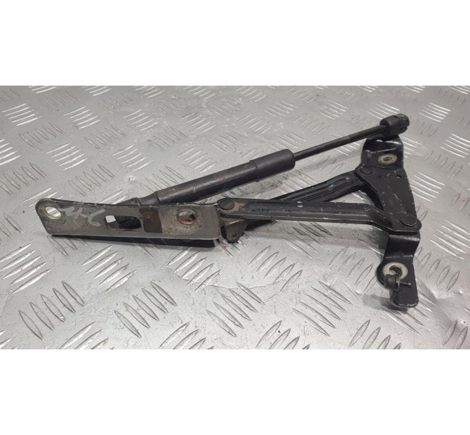 Петля кришки багажника права Mazda 6 GH 2007-2012 GS1D52710B