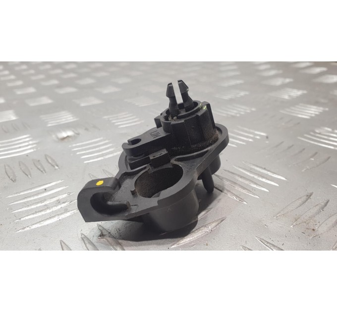 Кронштейн крепления ручки замка капота Hyundai Sonata 2015-2017 811802B000