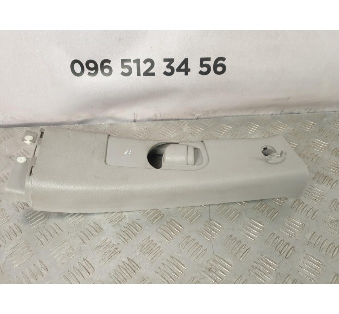 обшивка середньої стійки верхня права Hyundai Santa Fe (2006-2012) 858422B000