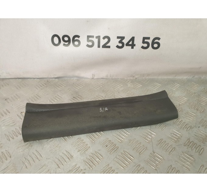 Накладка порога заднього внутрішня права Hyundai Santa Fe (2006-2012) 858762B000
