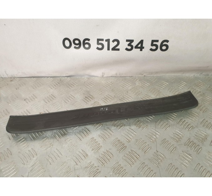 Накладка порога передня зовнішня Hyundai Santa Fe (2006-2012) 858812B000