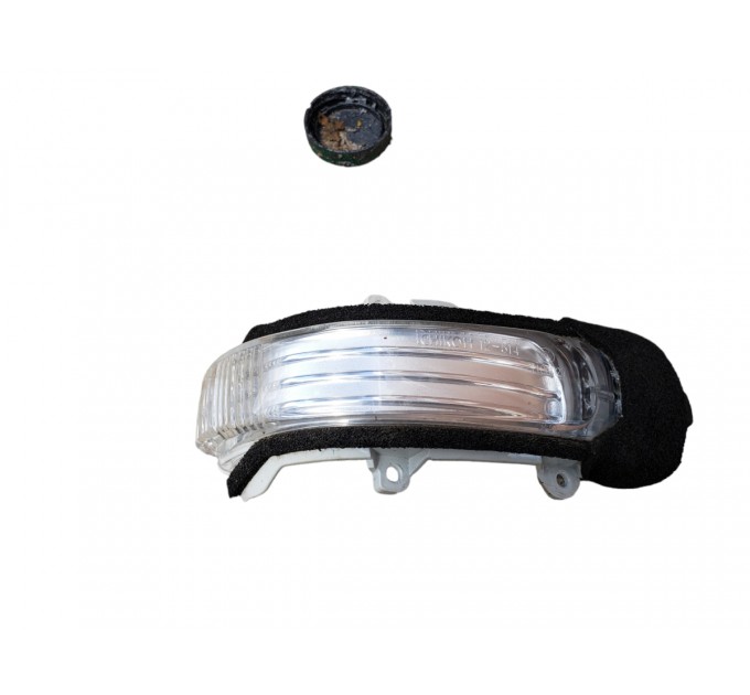 Повторювач повороту в дзеркало Toyota LAND CRUISER PRADO J150 2009 – 2023 8174060090