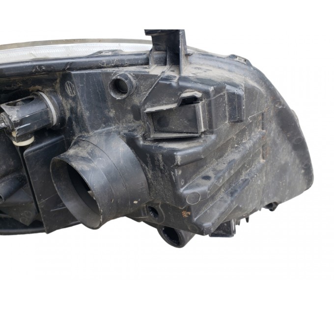 Фара передняя правая Toyota Yaris 2005-2009 89900736