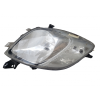 Фара передняя правая Toyota Yaris 2005-2009 89900736