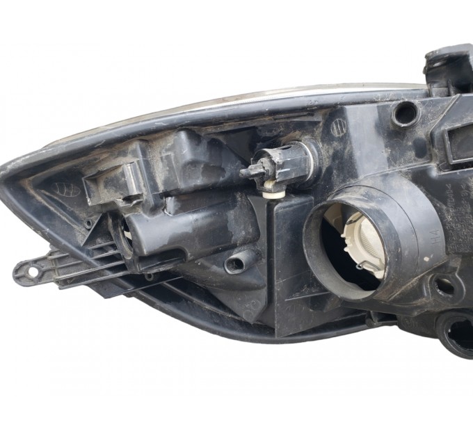 Фара передняя правая Toyota Yaris 2005-2009 89900736